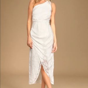NEW W/ TAGS - Lulu’s One Shoulder Midi Dress